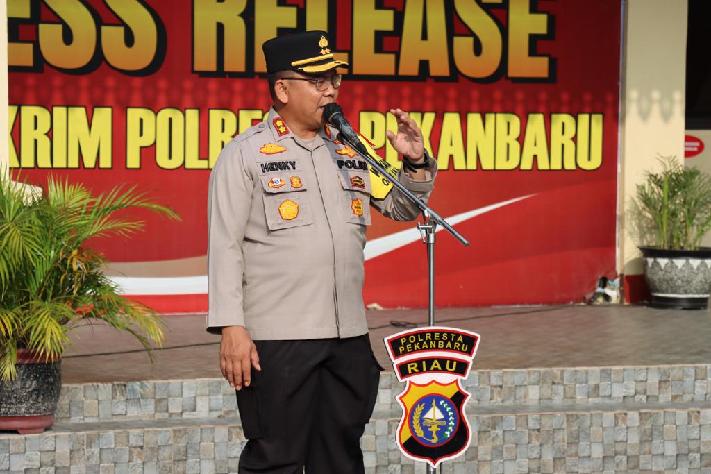 Wakapolresta Pekanbaru Pimpin Upacara Apel Siaga Tahap II Operasi Mantap Brata Lancang Kuning